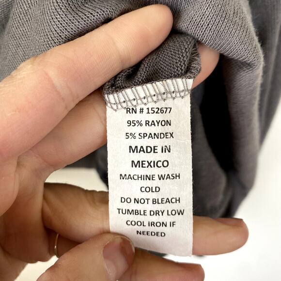 C&C California Cut Out Cold Shoulder Pullover Sweater Medium - Picture 4 of 5